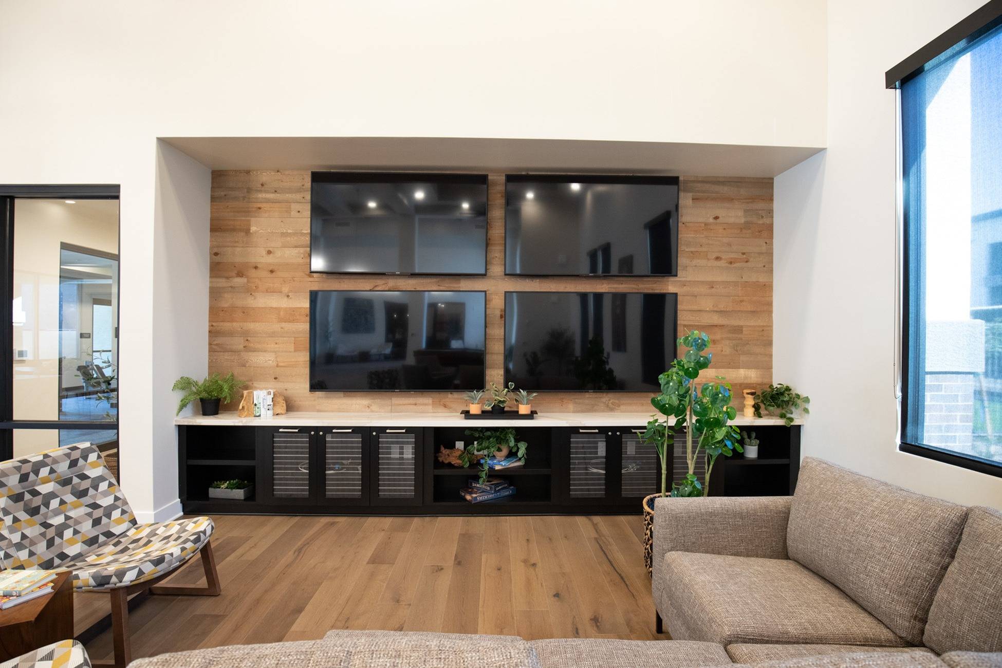 Pet Friendly Apartments in Gilbert, AZ with Garage Parking, Fitness