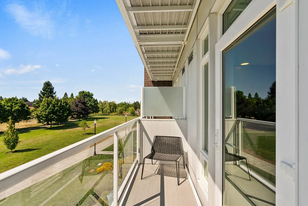 the club at the park, balcony