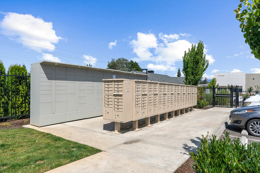 secure package lockers