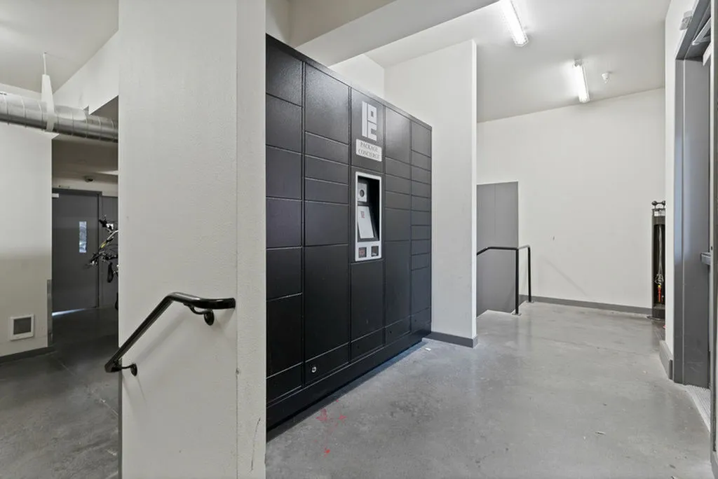 secure package lockers