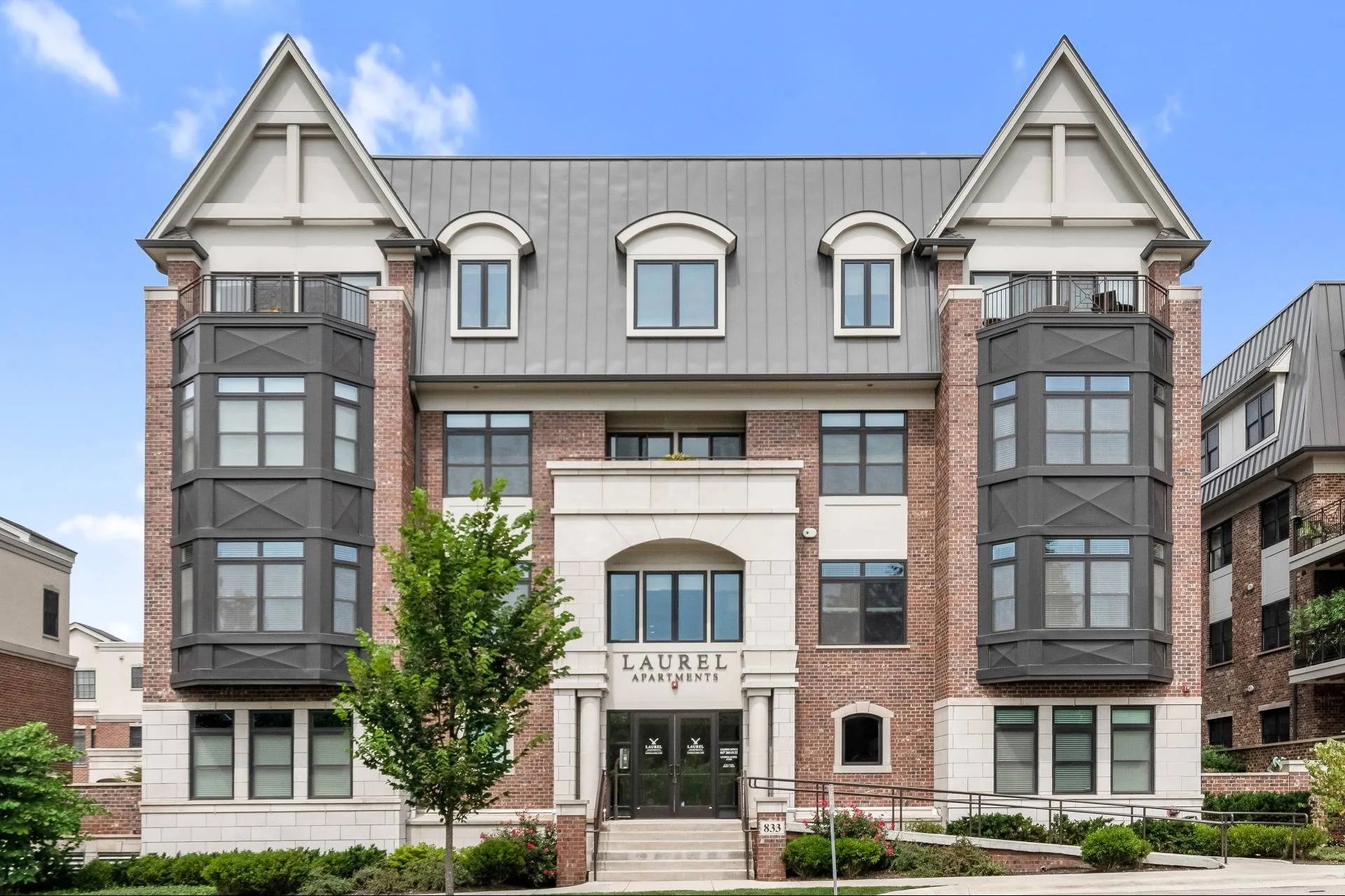 833 Laurel Front