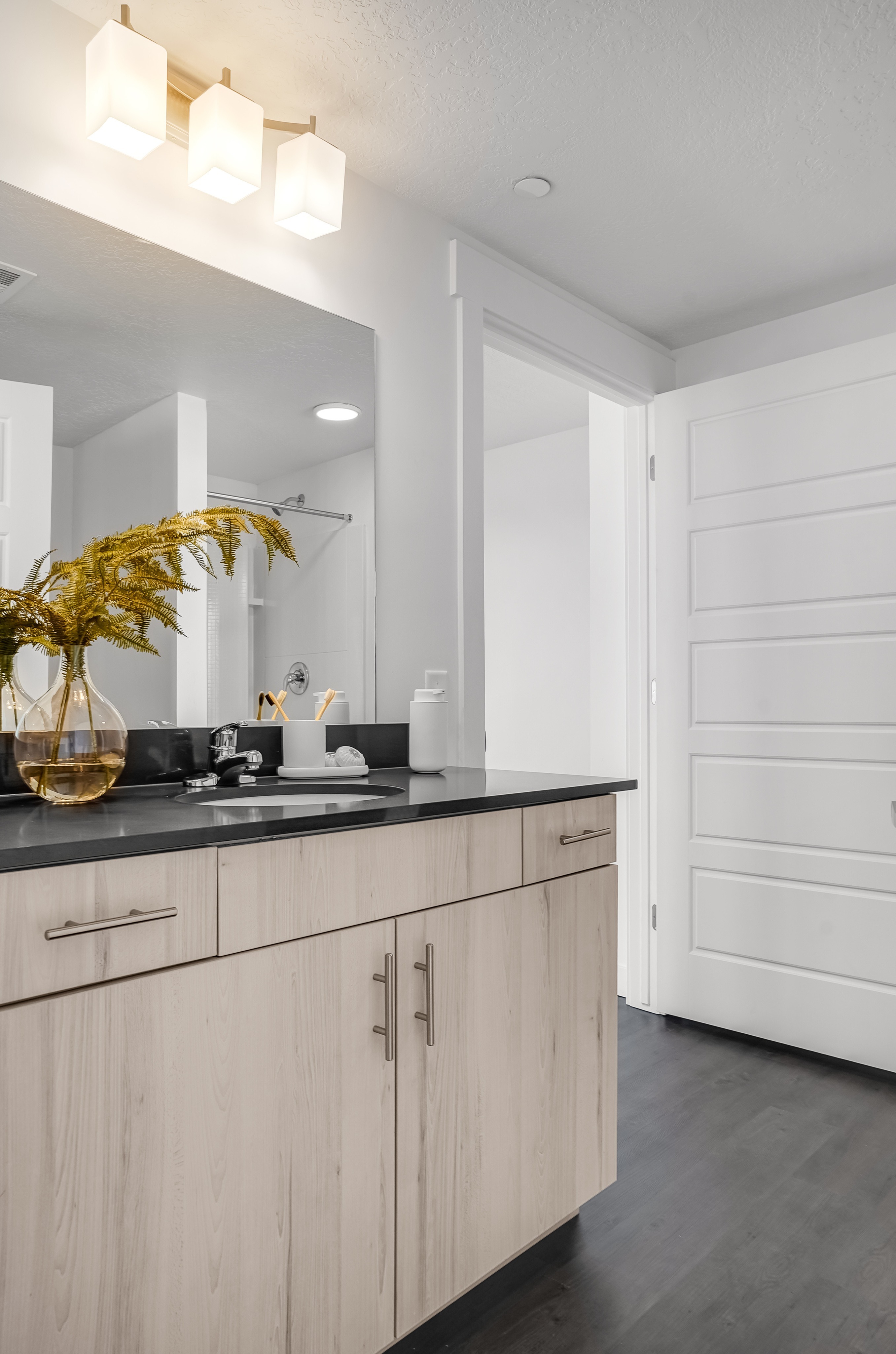 View Photos Moda Glenwood