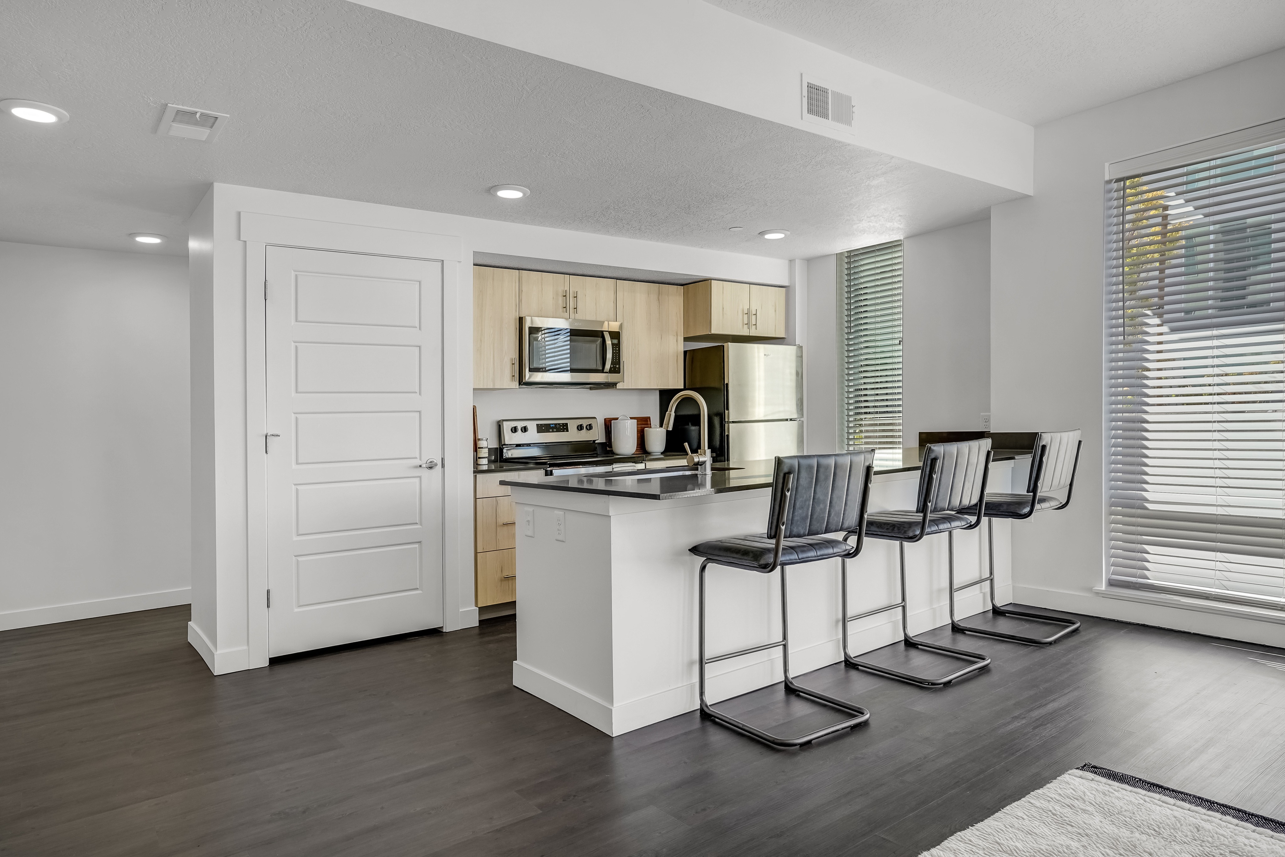 View Photos Moda Glenwood