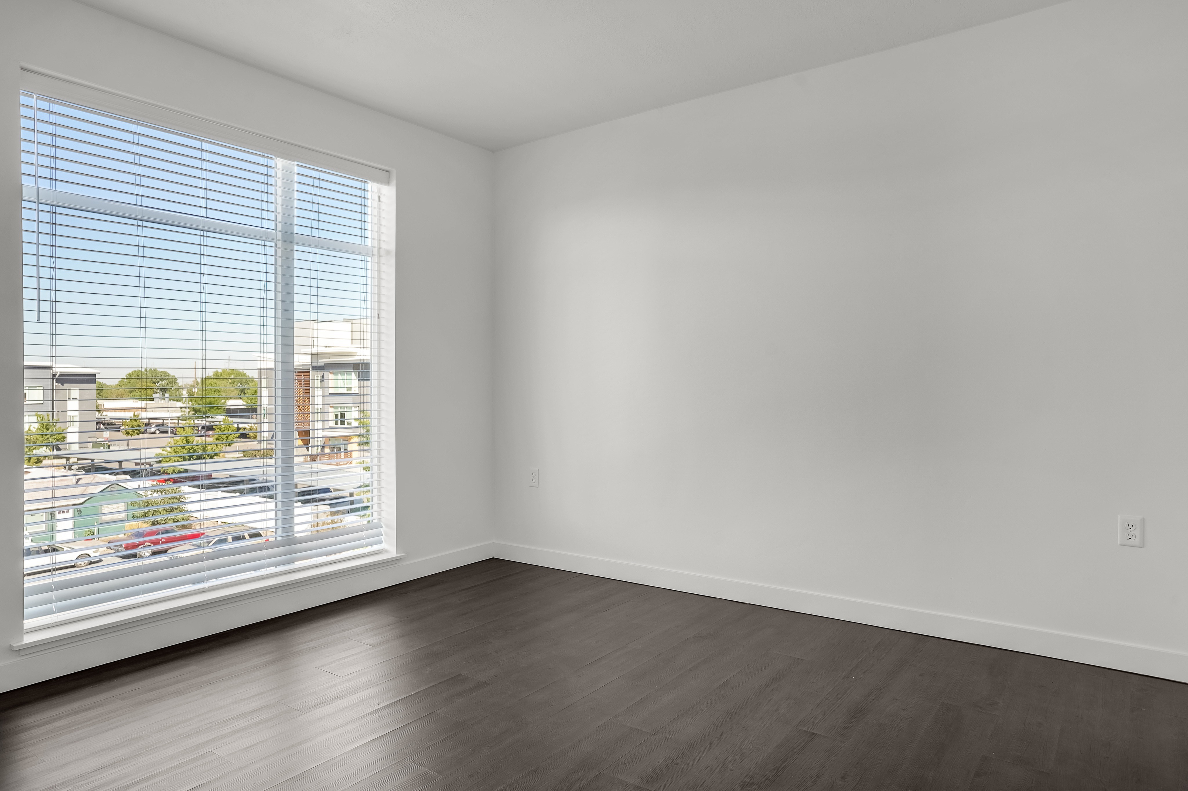 View Photos Moda Glenwood