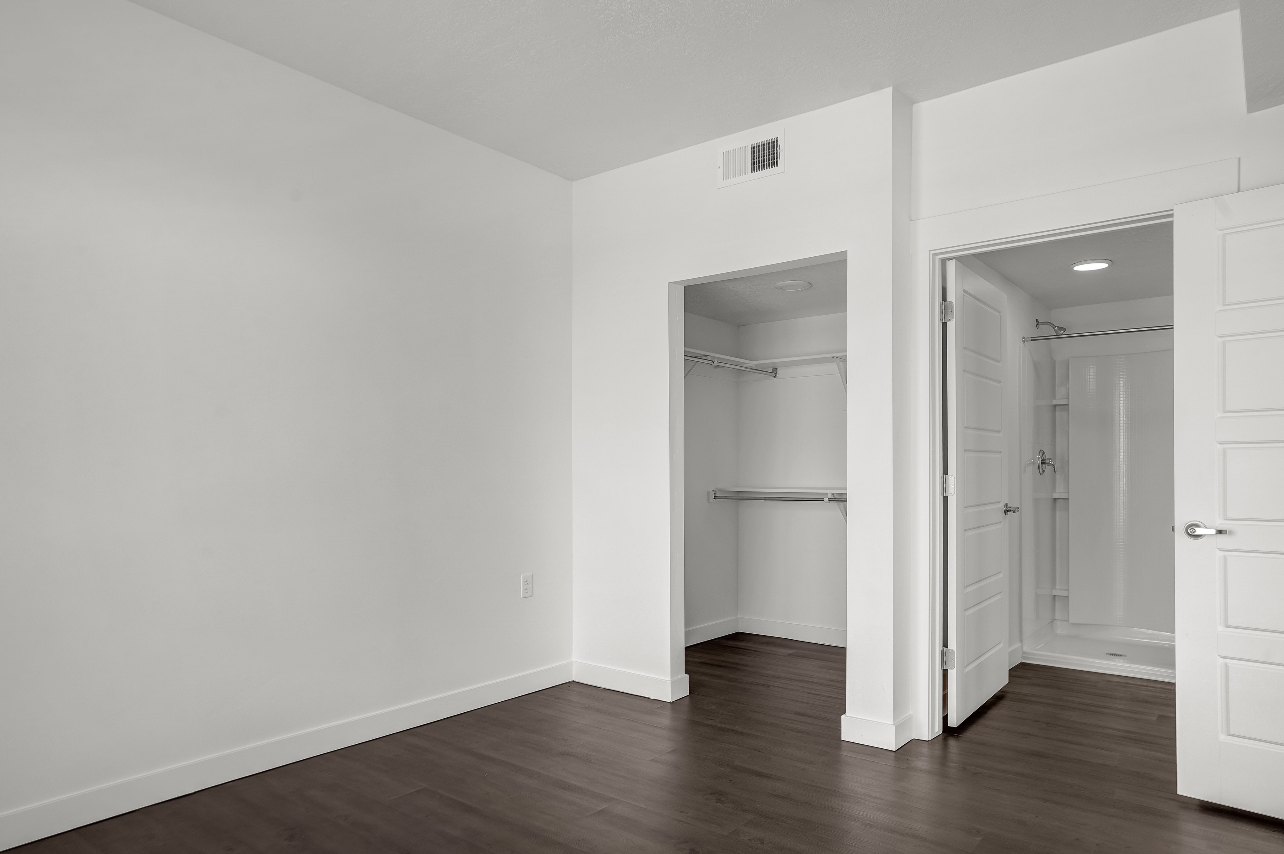 View Photos Moda Glenwood