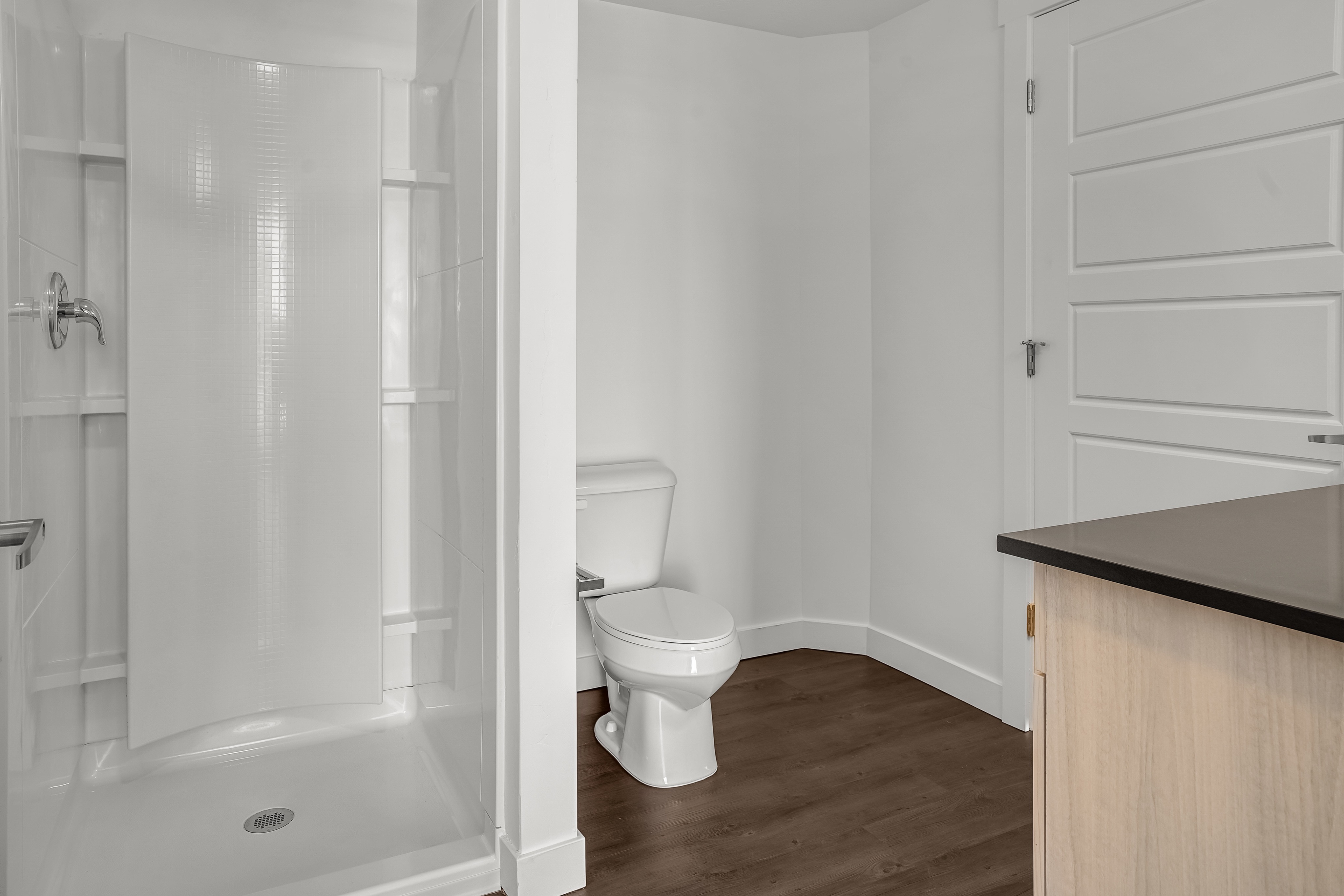 View Photos Moda Glenwood