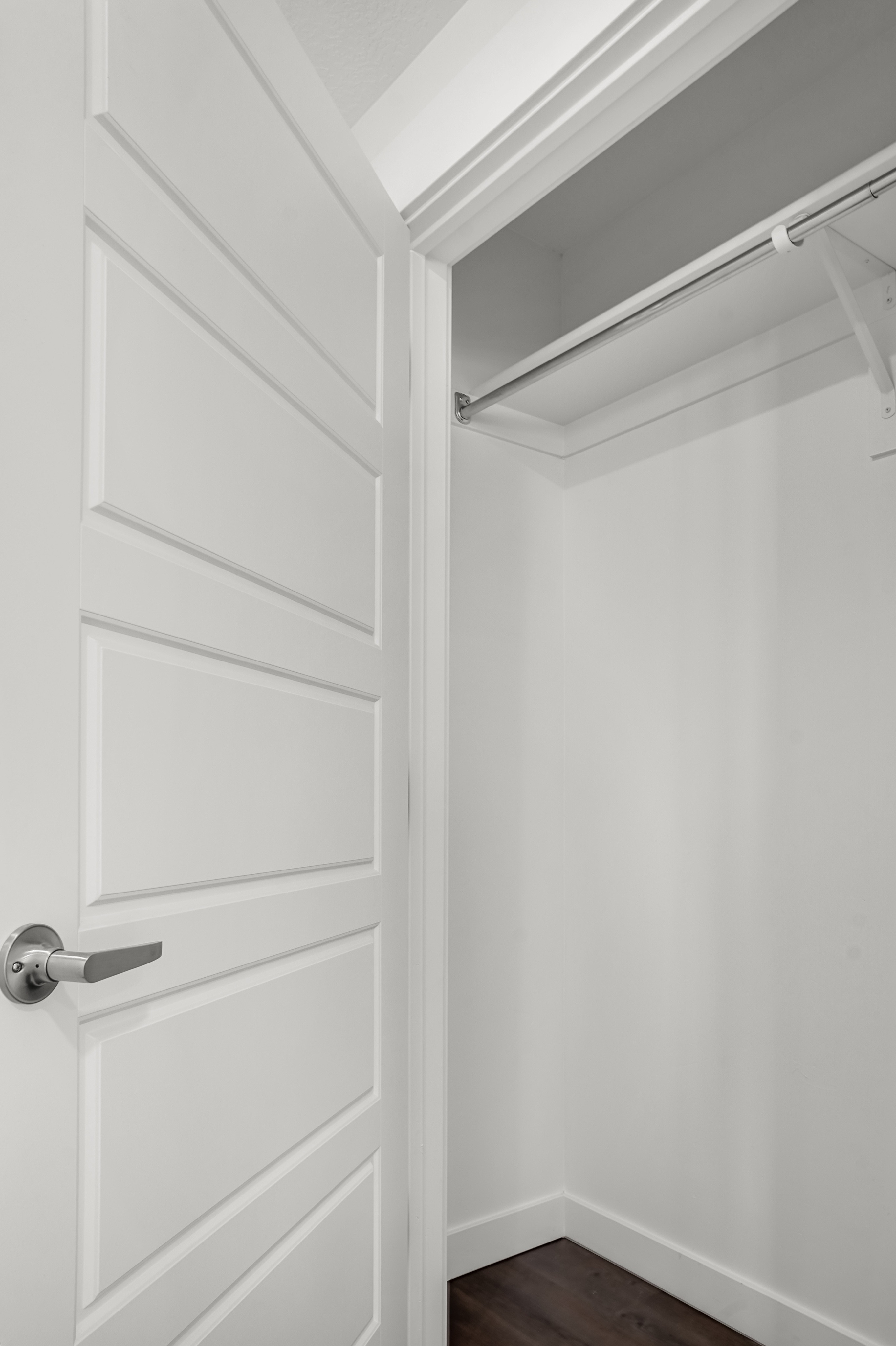 View Photos Moda Glenwood