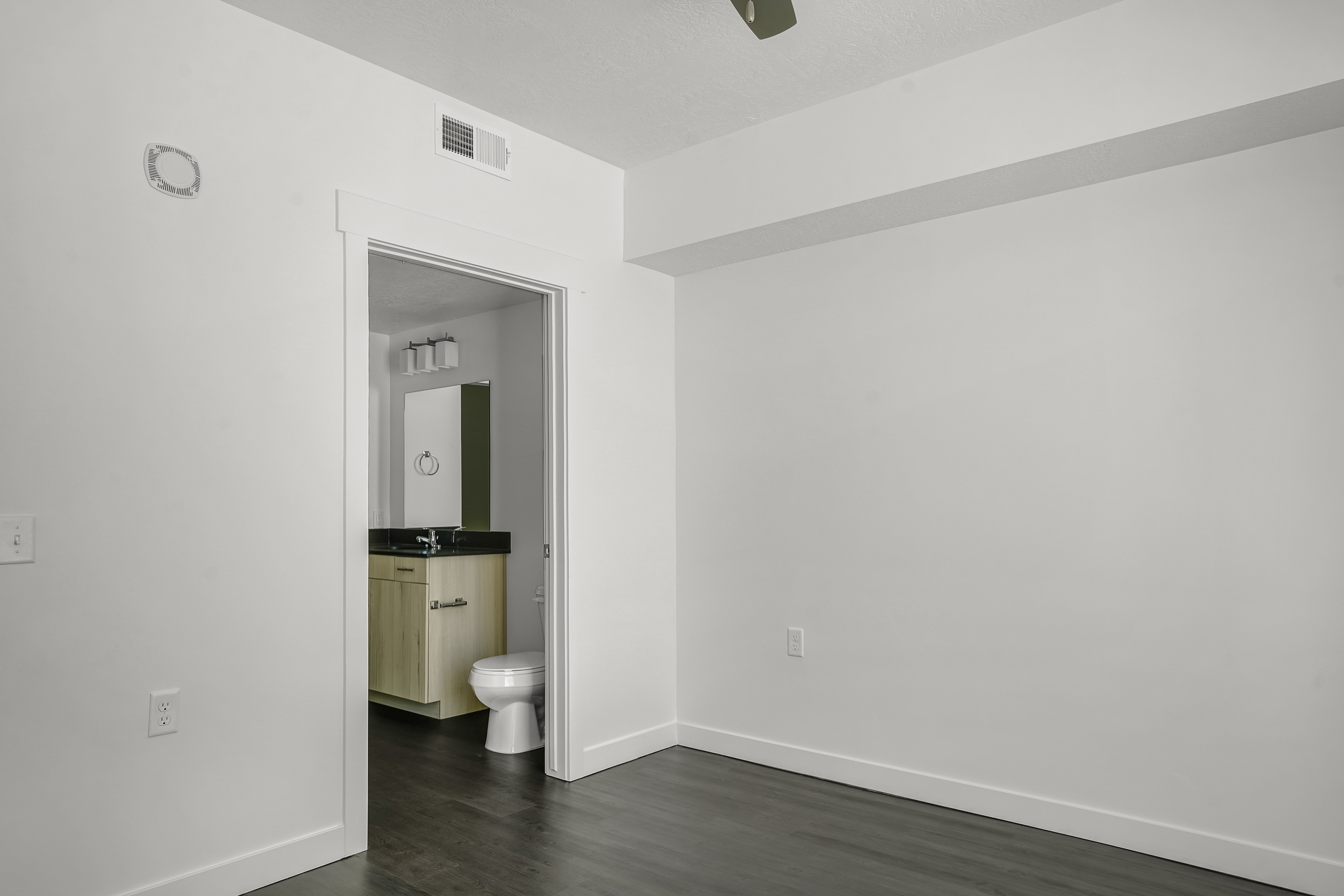 View Photos Moda Glenwood