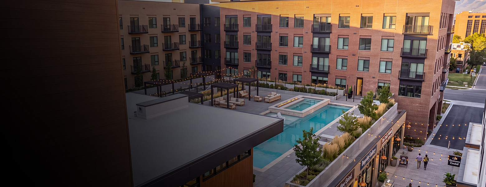WonderBlock - Courtyard with Pool