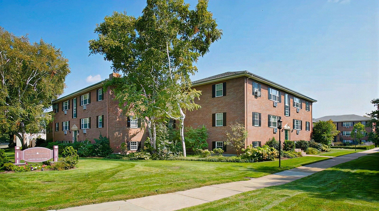 Photo Gallery Scroll on In — Apartments in Newton, MA