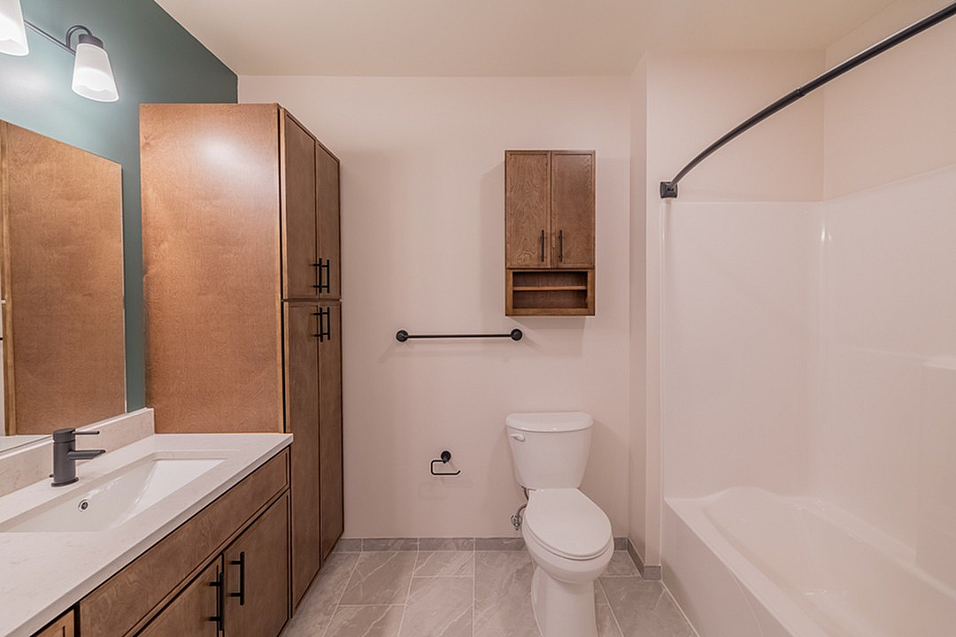 Monadnock Place - Modern Bathroom
