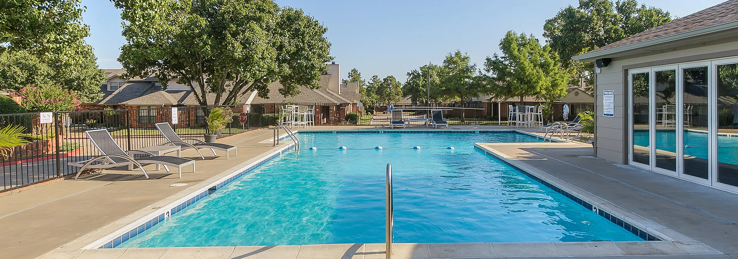 clubhouse/pool