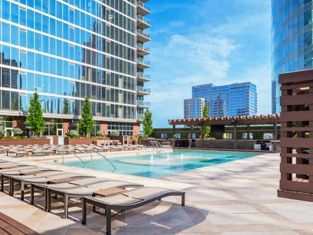Resort-Style Rooftop Pool & Bar