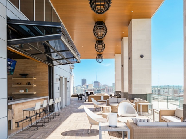 Full-Service Indoor-Outdoor Bar