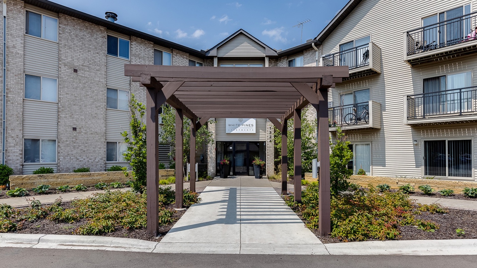 White Pines Apartments Near Shakopee, MN Official Site