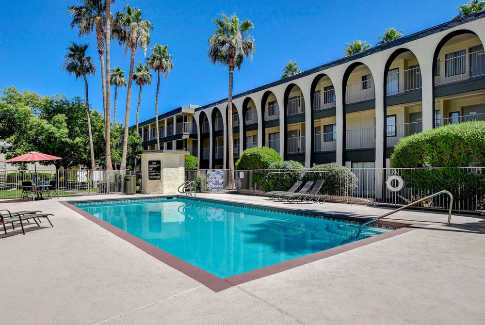 Paradise Royale | Apartments For Rent in Central Las Vegas