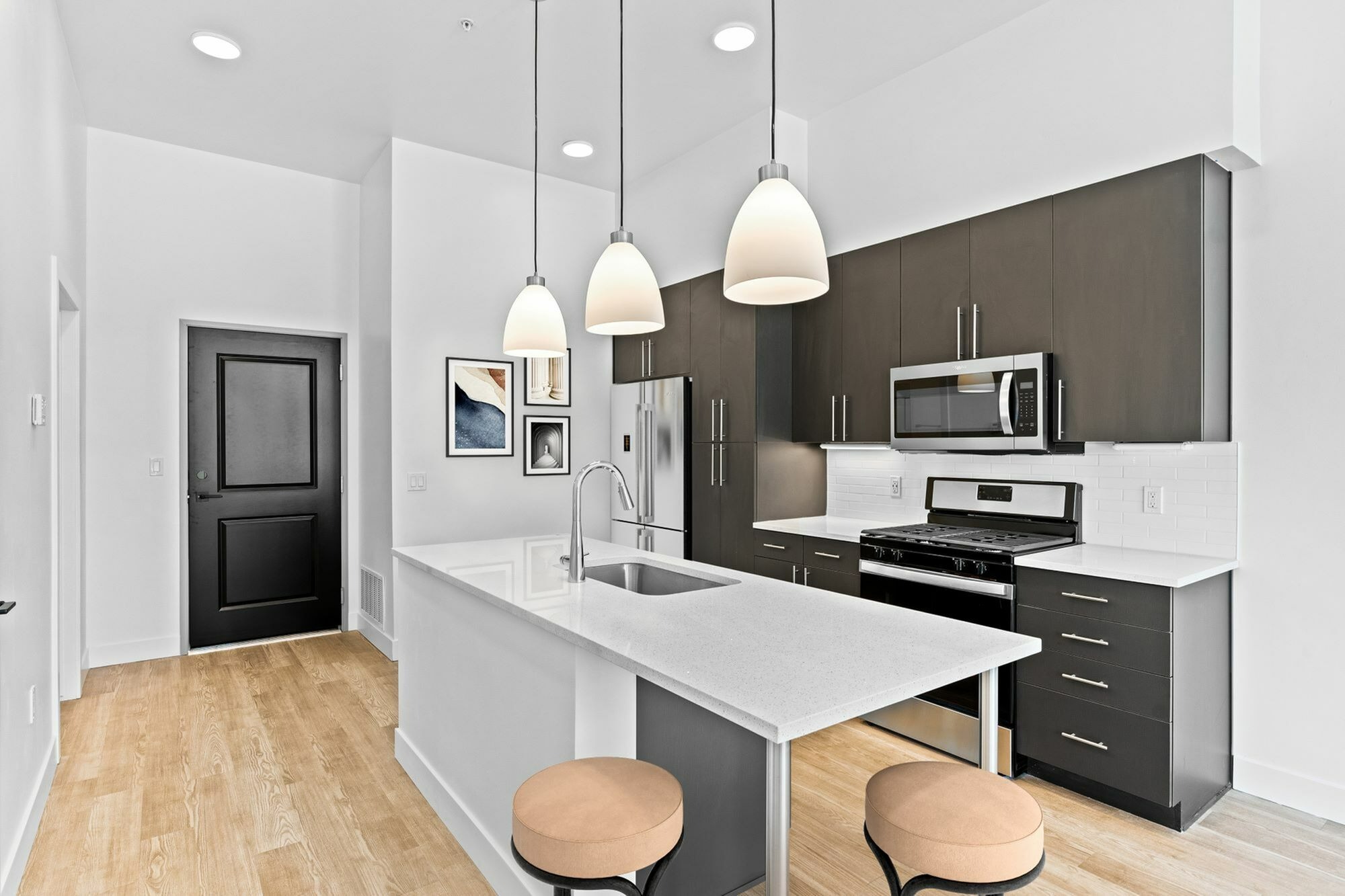 Photos of Cottonwood Broadway Apartments