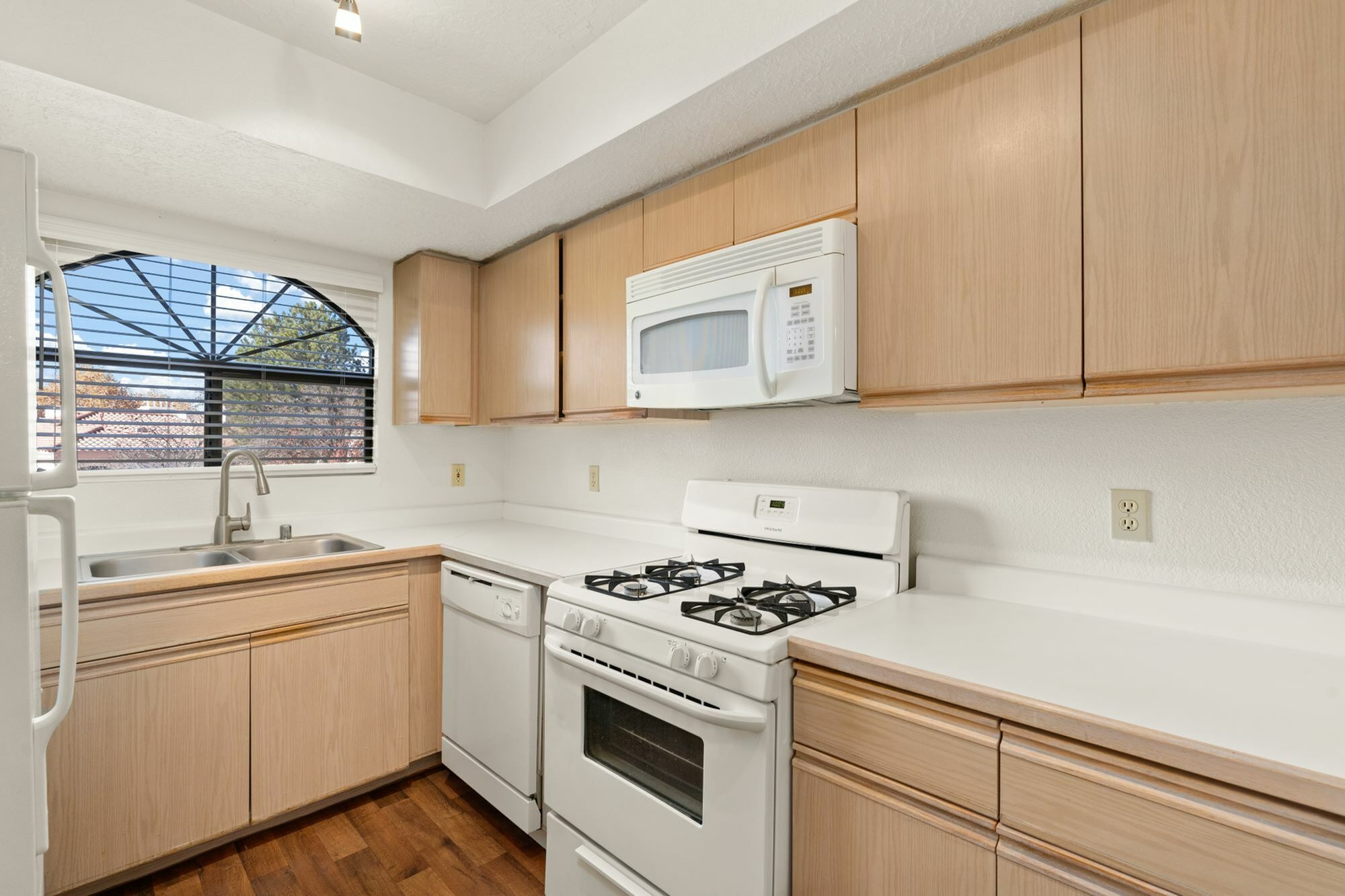 Apartments in Albuquerque, NM Pavilions Apartments