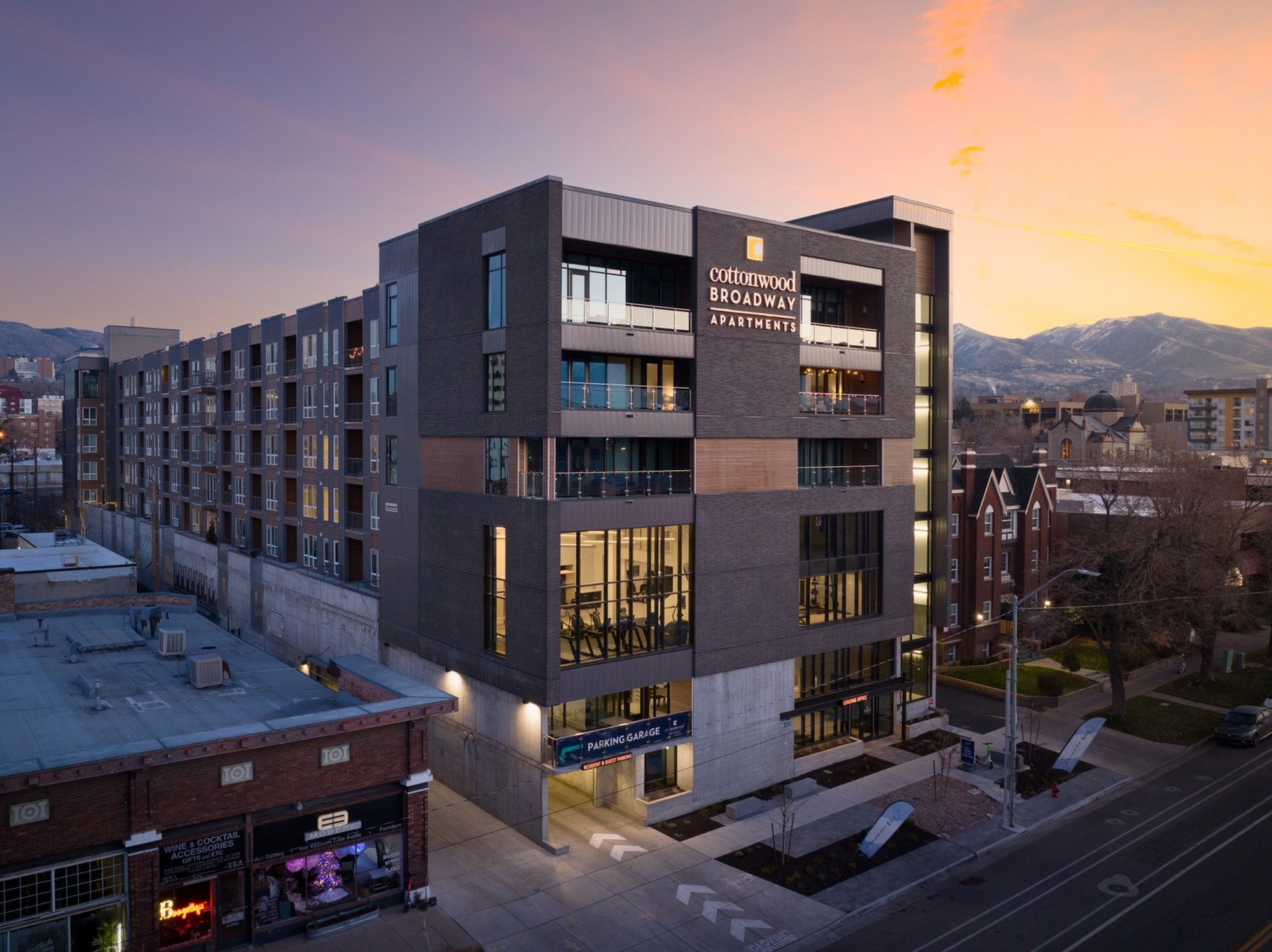 Photos of Cottonwood Broadway Apartments