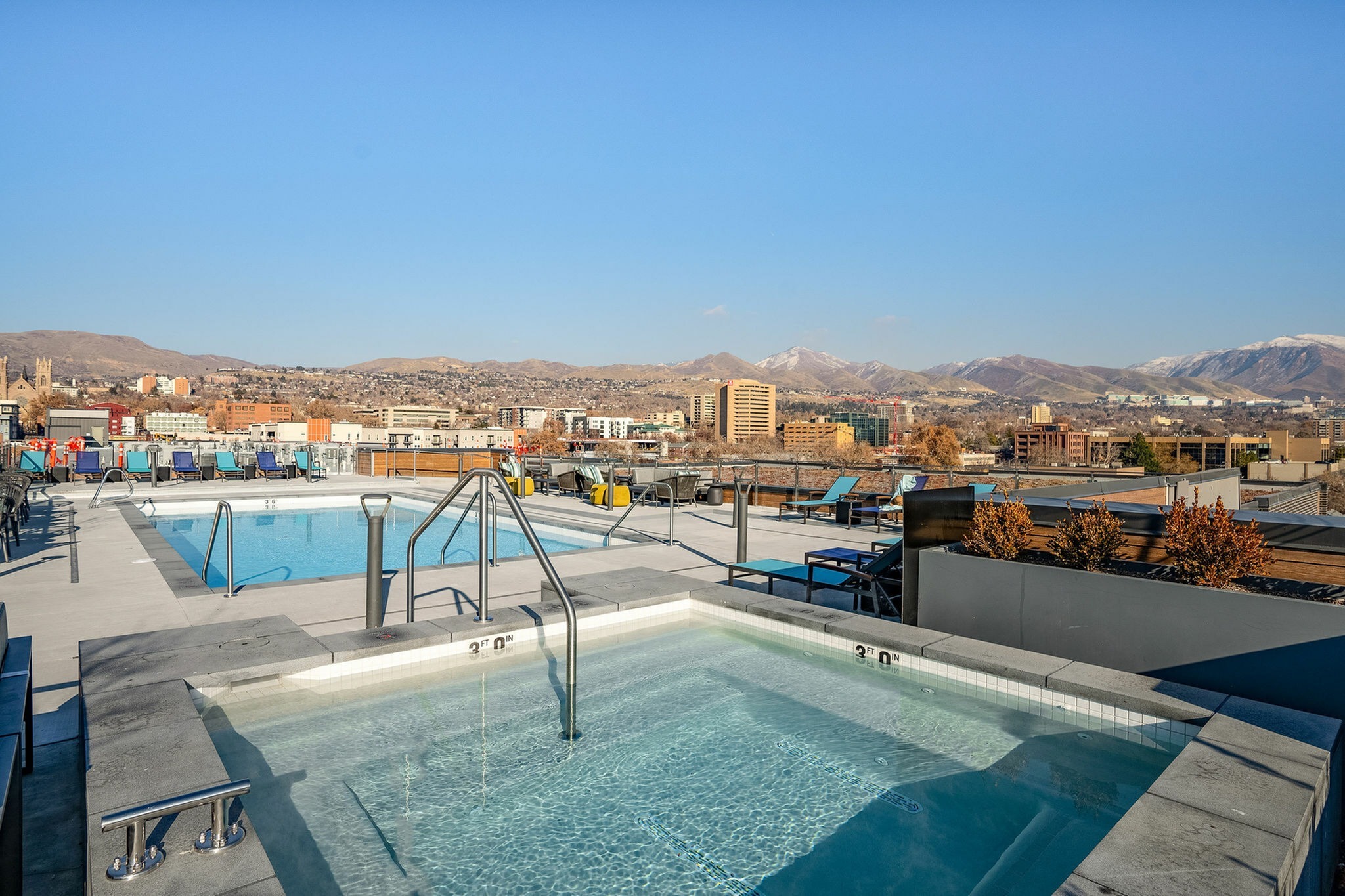 Photos of Cottonwood Broadway Apartments