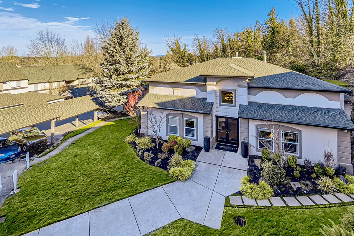 Scott Mountain Apartments' Leasing Office surrounded by lush greenery, showcasing well-maintained landscaping and elegant architectural design.