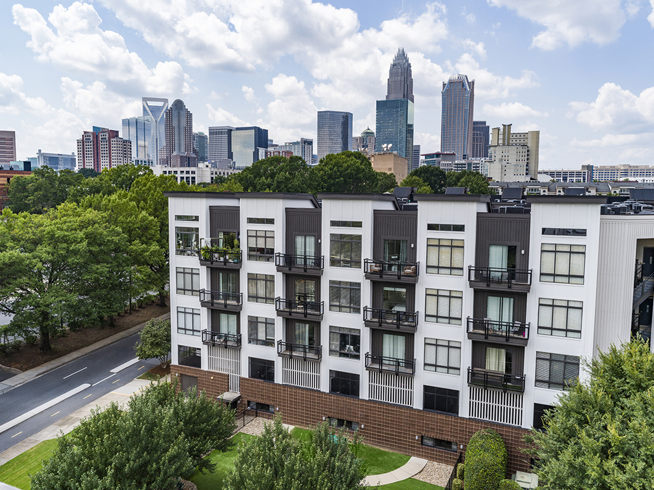 Alister Uptown | Charlotte, NC Apartments | Official Site