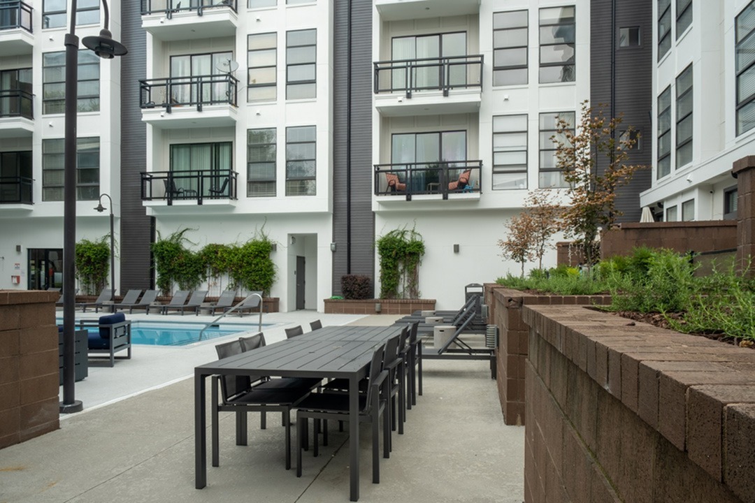 Amenities Alister Uptown Apartments in Charlotte, NC