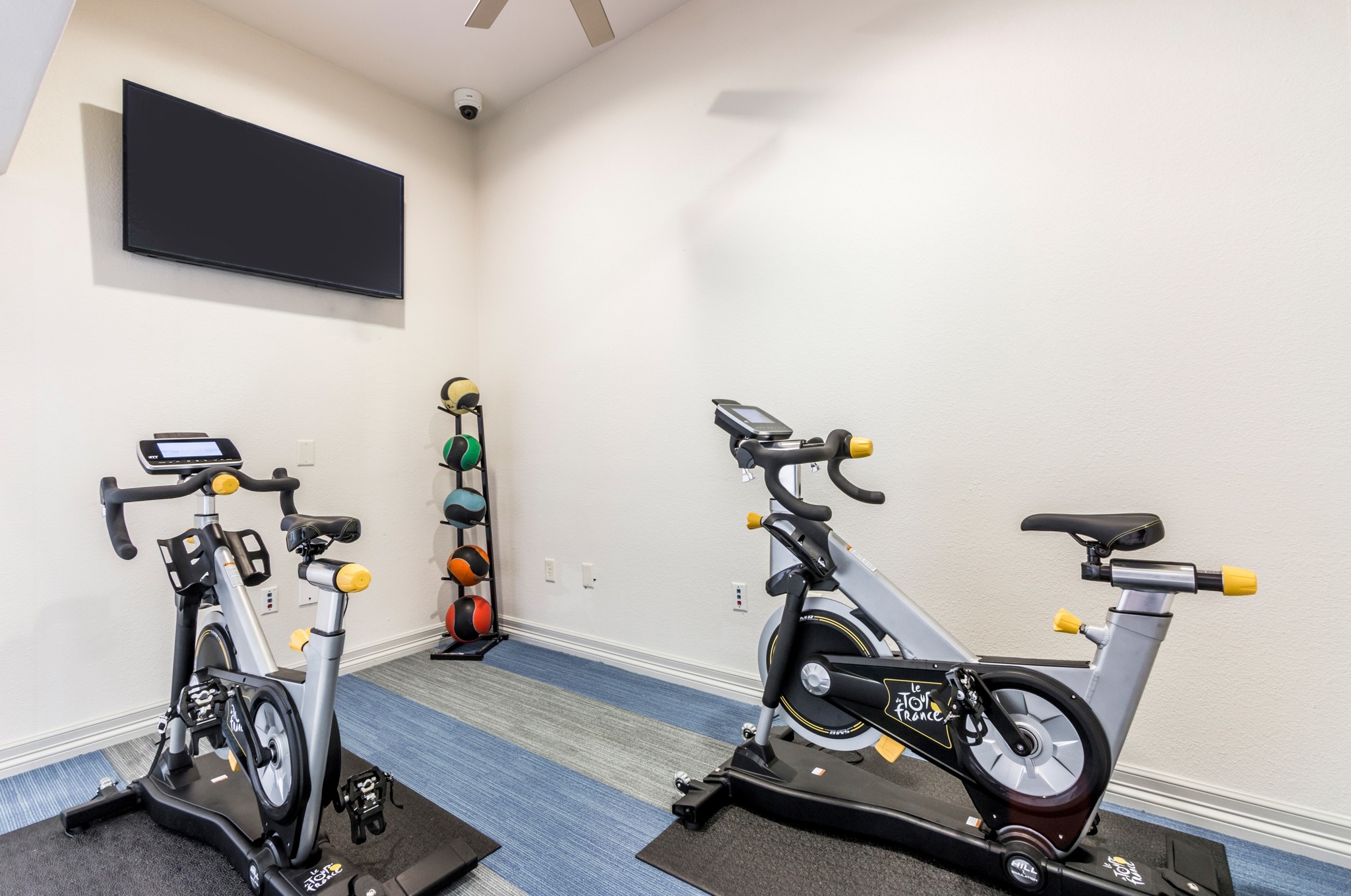 spin bikes in high-end fitness center at Alister Oak Hill