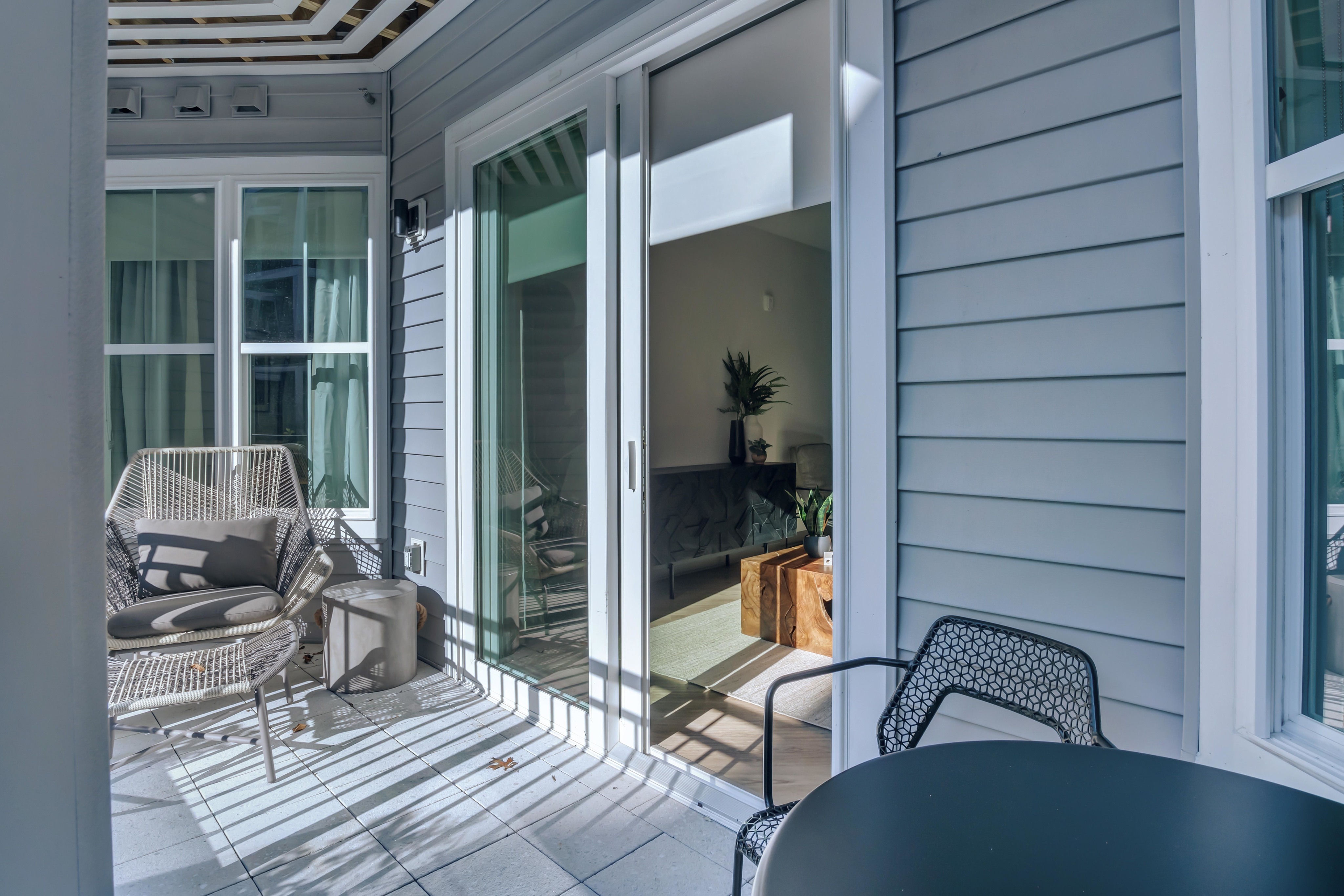 modera woodbridge apartments private balcony in Woodbridge, NJ