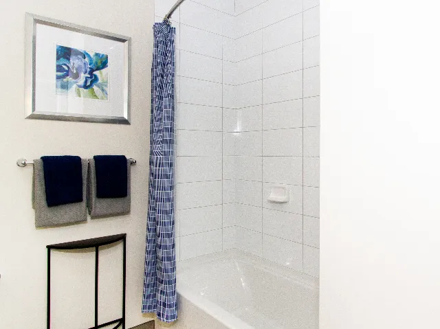 Bathroom soaking tub