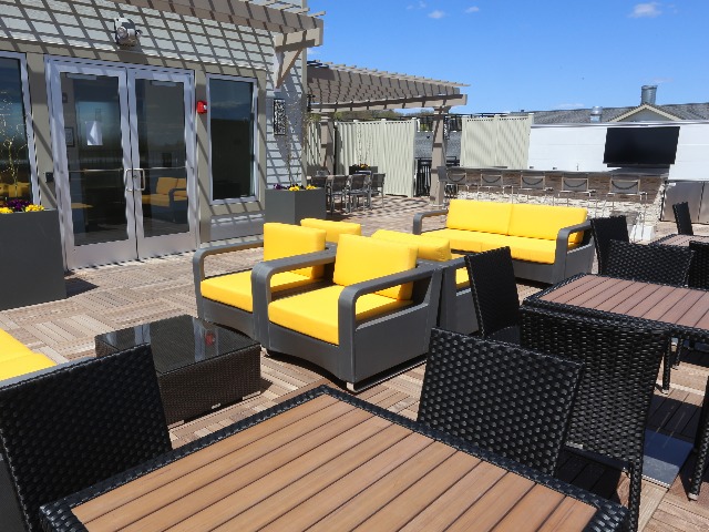 Rooftop deck image at Modera 44