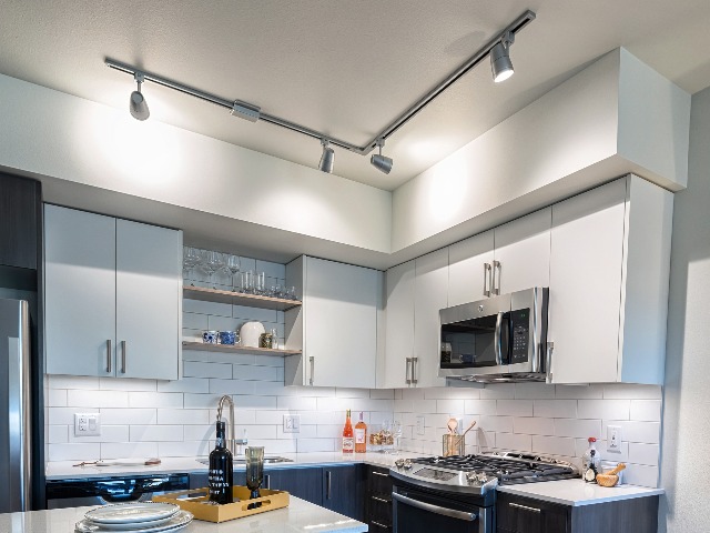 Adjustable kitchen lighting
