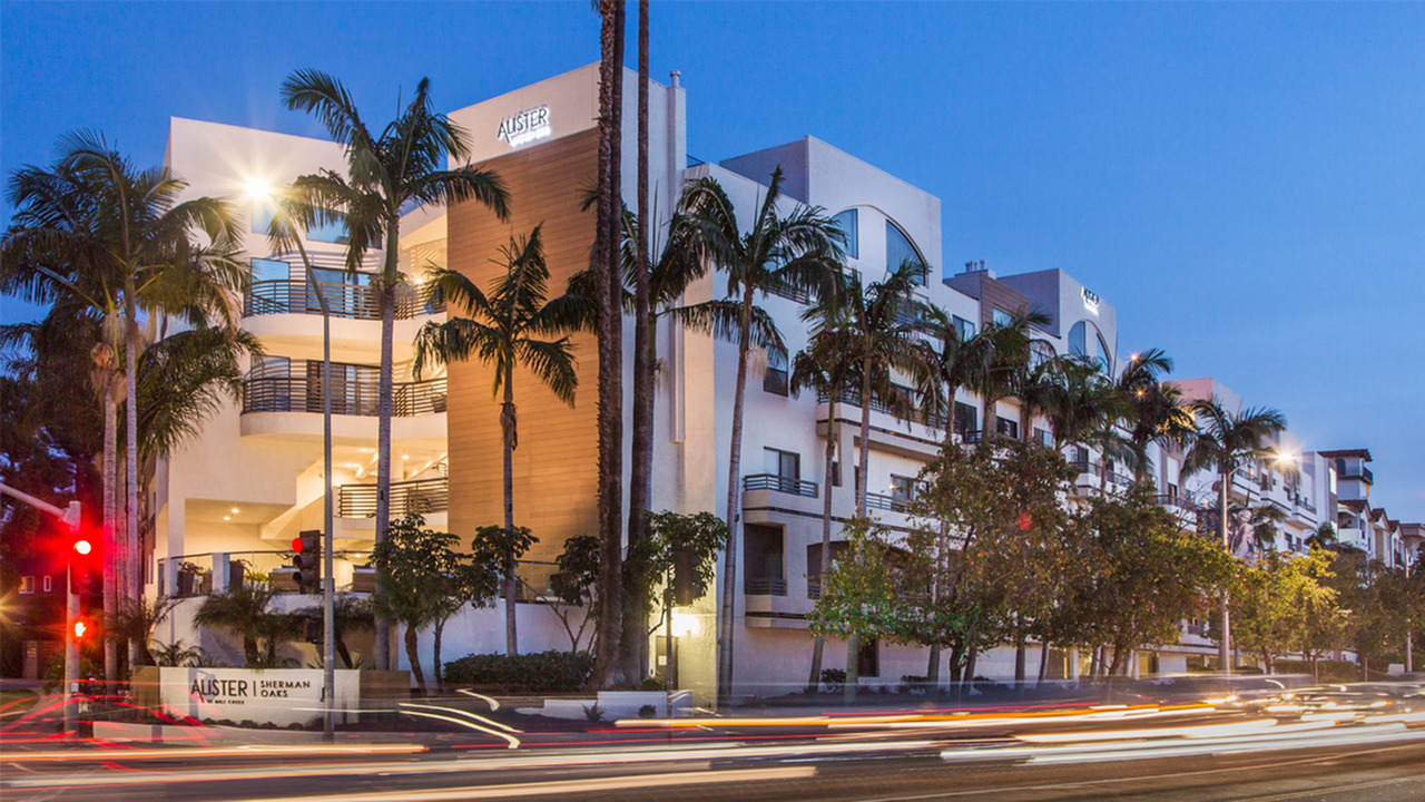 exterior of alister sherman oaks