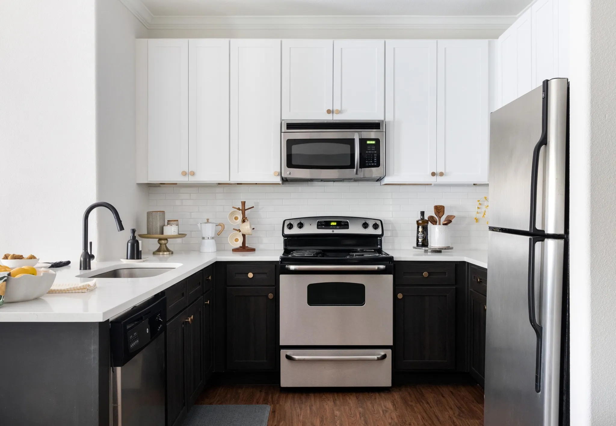 newly renovated kitchen high end alister oak hill