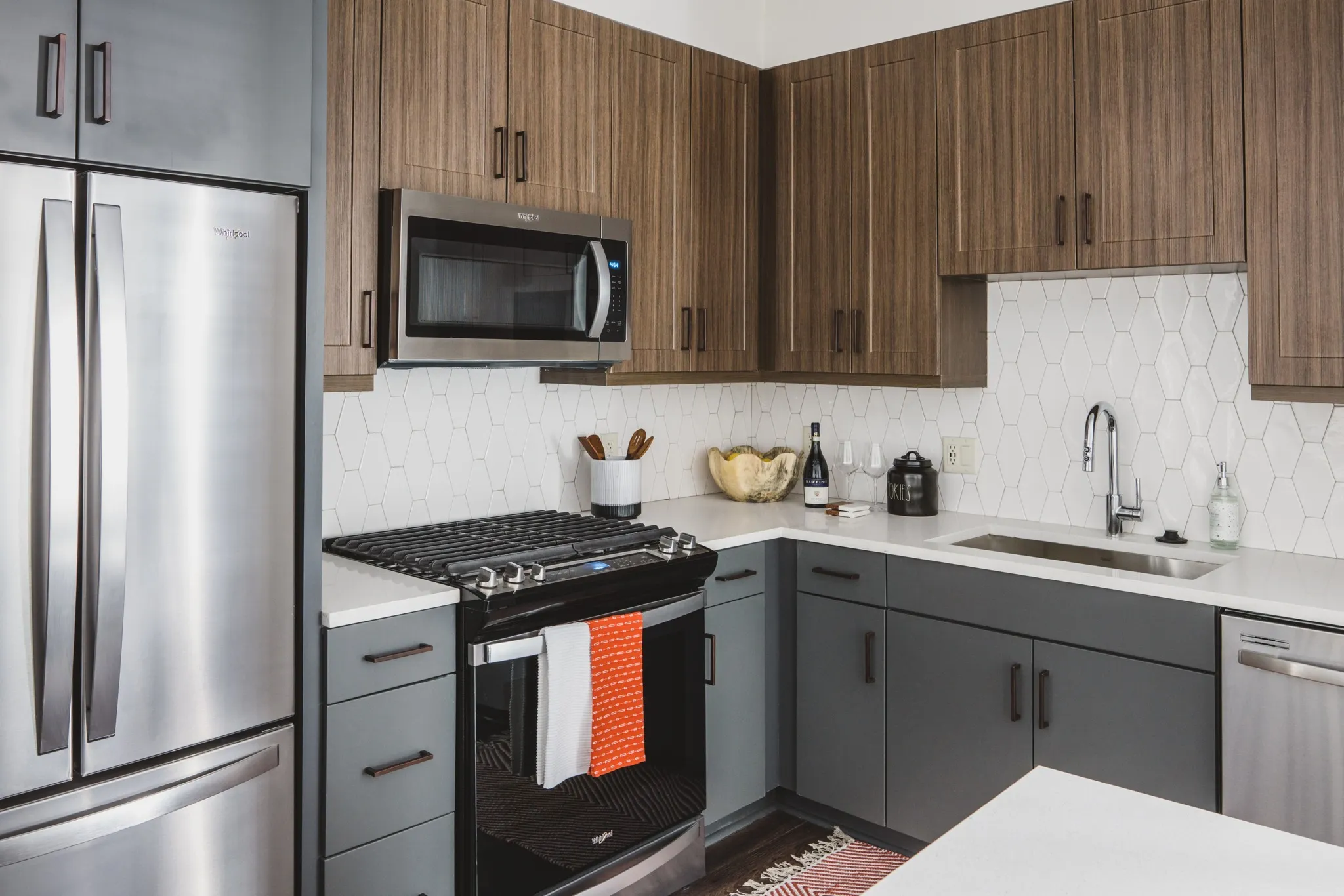 high-end appliances in kitchen at modera decatur apartment homes for rent in georgia