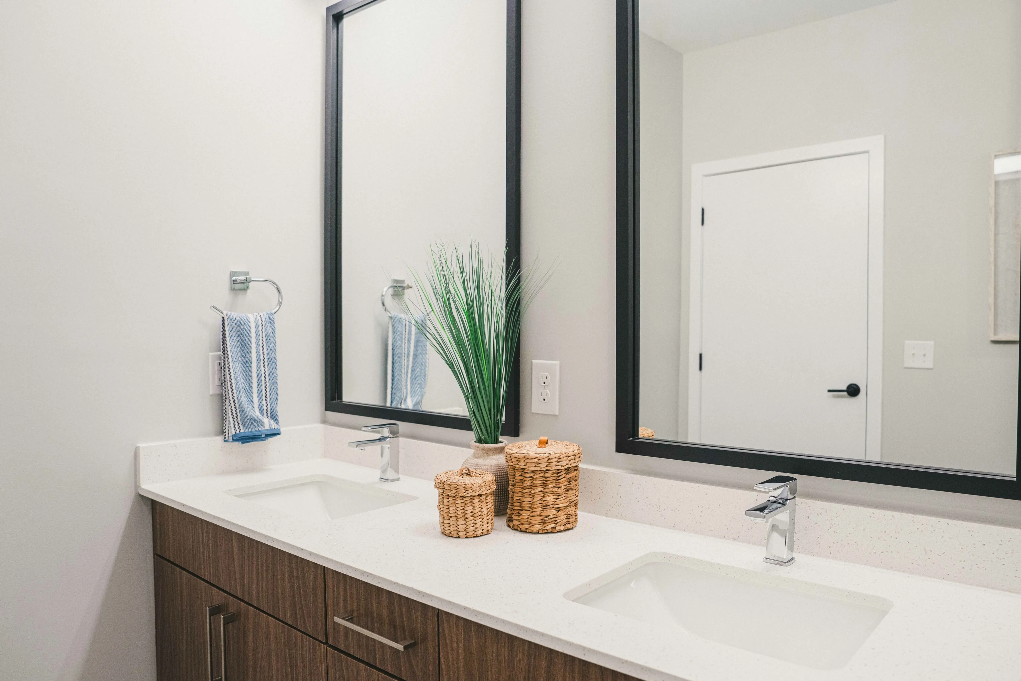 double vanity bathroom at modera germantown apartment homes for rent in nashville tennessee