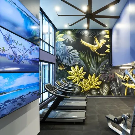 CLUB-QUALITY FITNESS STUDIO