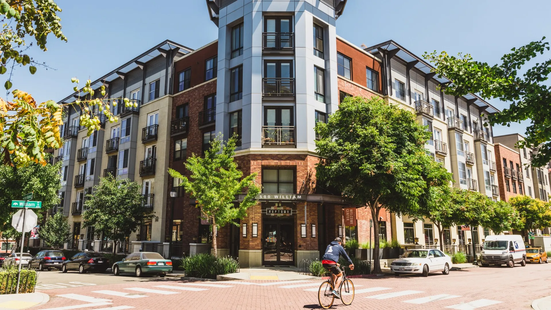 The Uptown Lobby Apartments Image