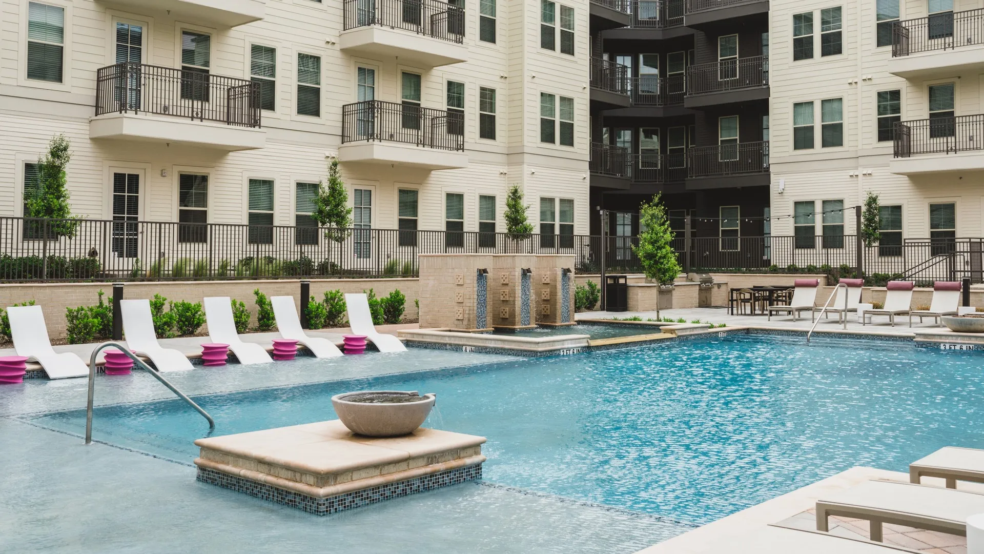 Modera Frisco Square pool