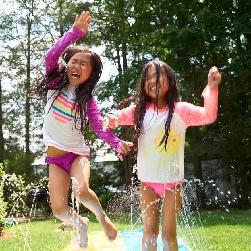 kids playing in water outside modera new rochelle apartment homes for rent