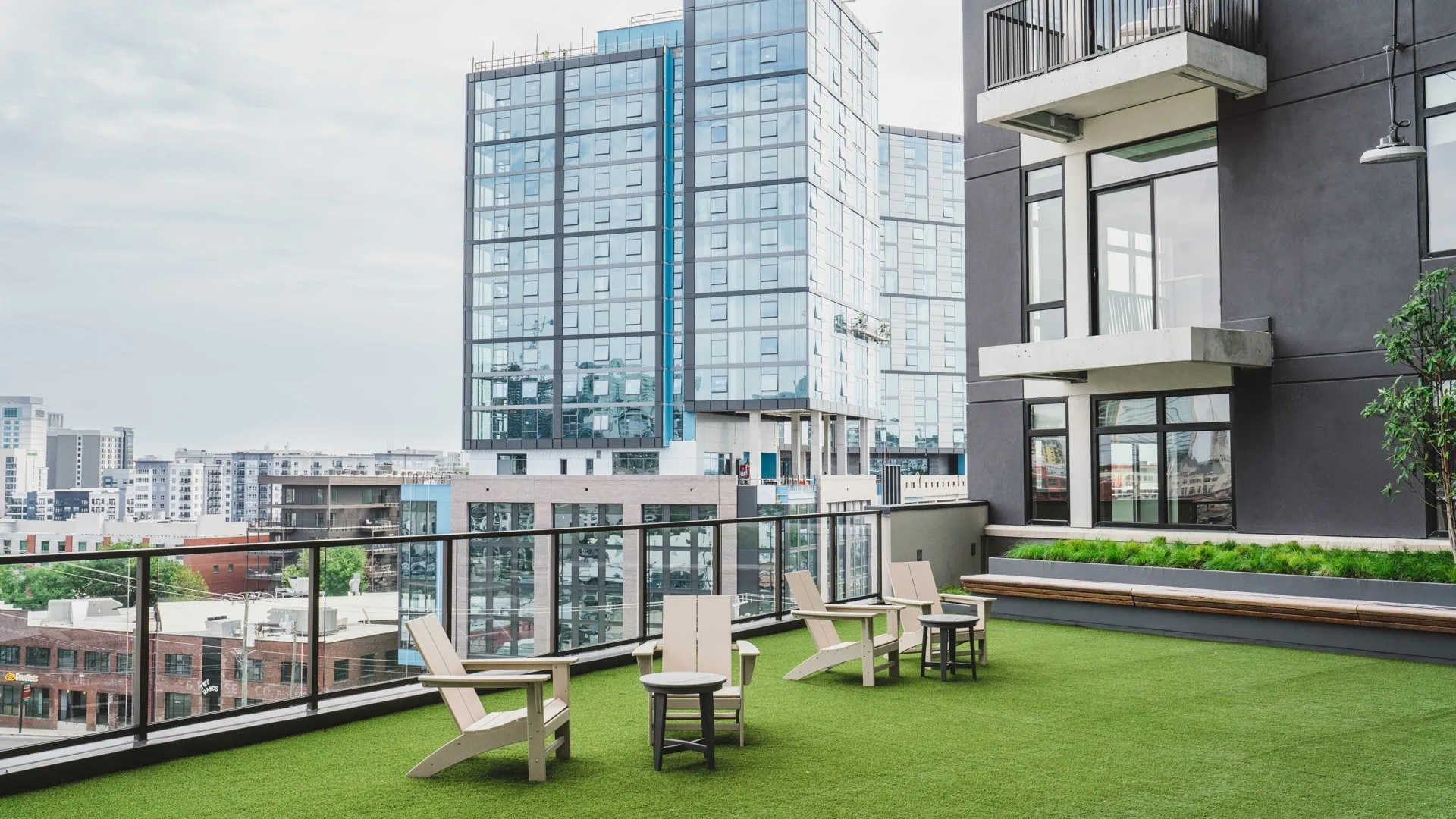 modera gulch rooftop amenity nashville apartments