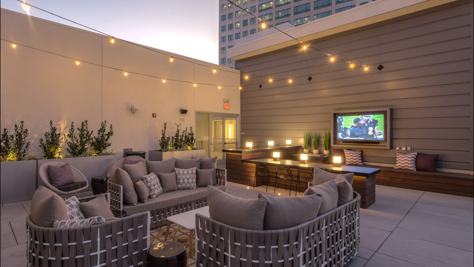Modera Glendale Apartments in Glendale, CA Official Site