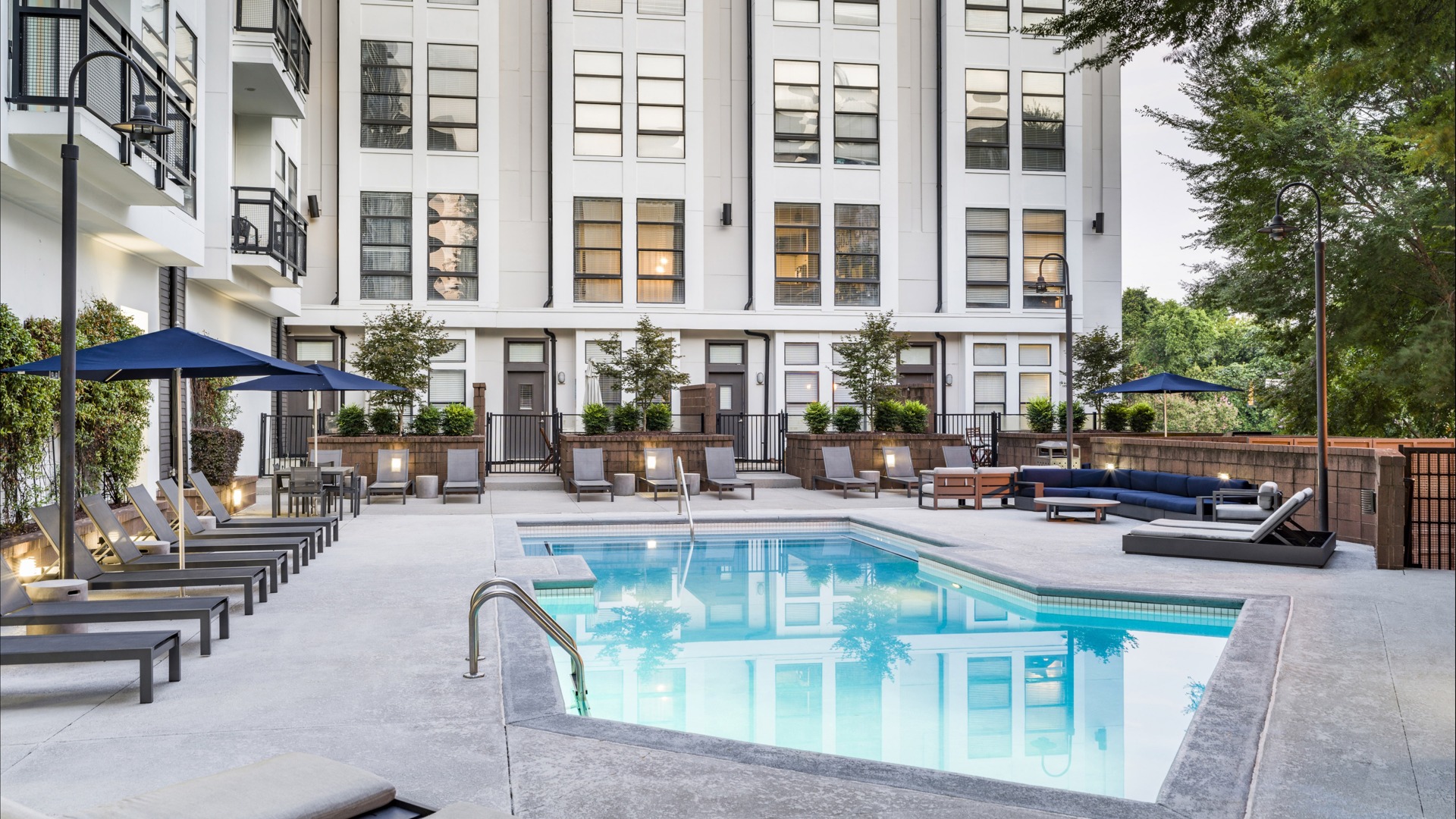 Alister Uptown | Charlotte, NC Apartments | Official Site