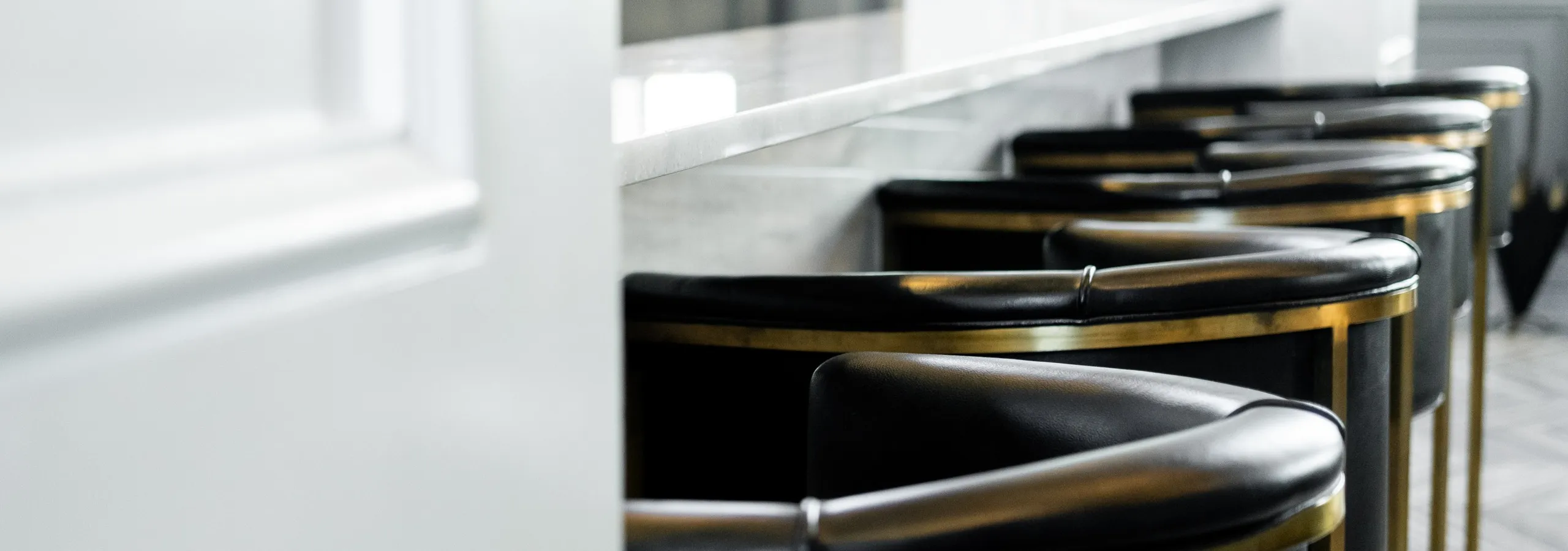 Power & Light Bar Seating