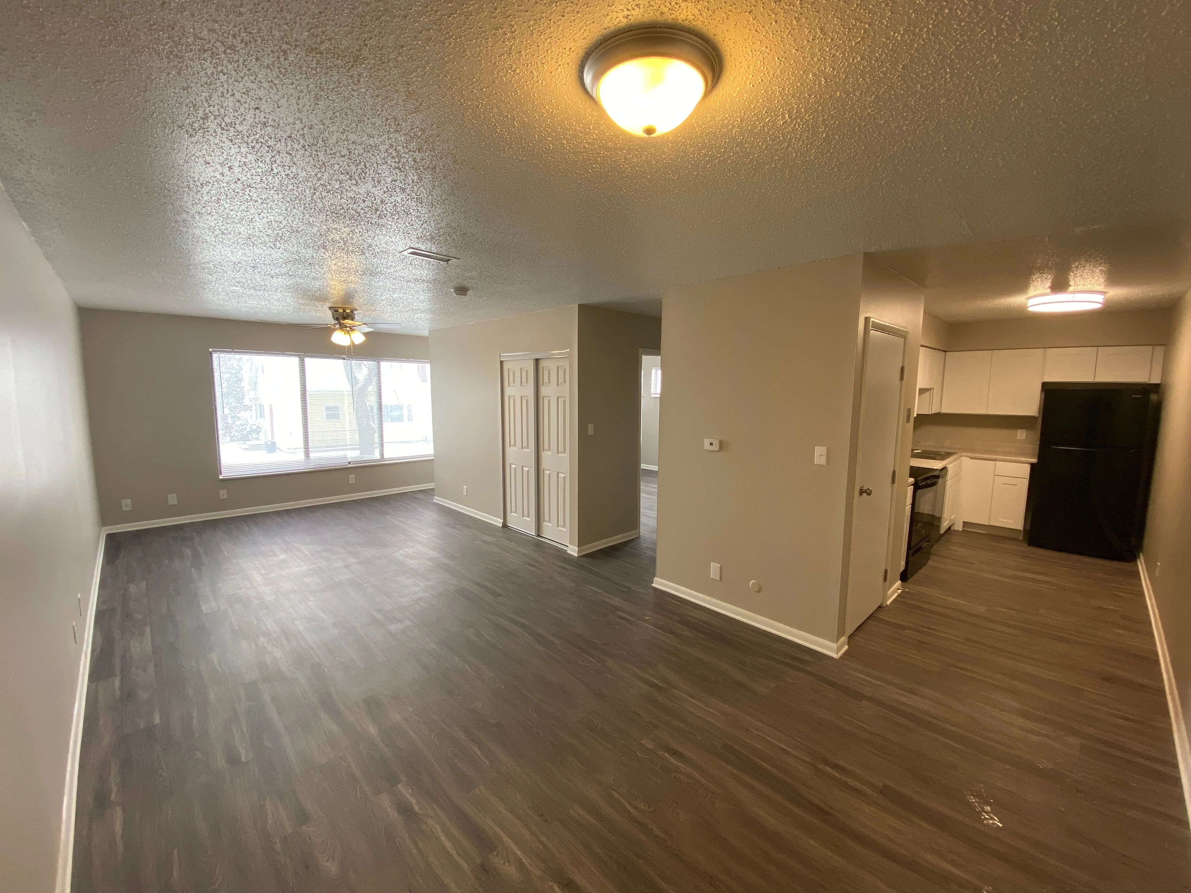 Horseshoe living room