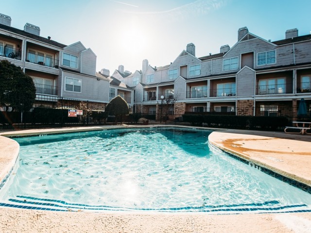 Image of Swimming Pool for Westmount Place Apartments