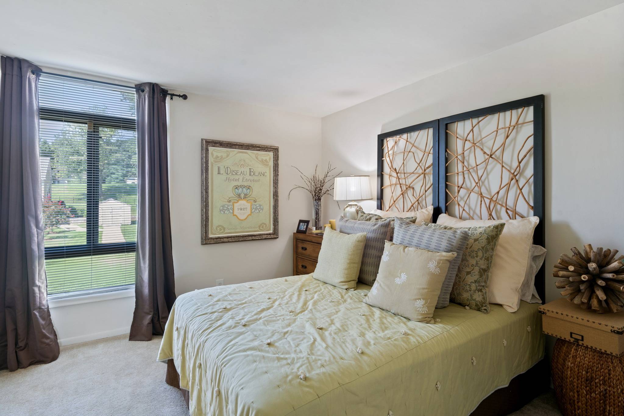 View Photos & 360 Tour of SouthRidge Apts. & Townhomes