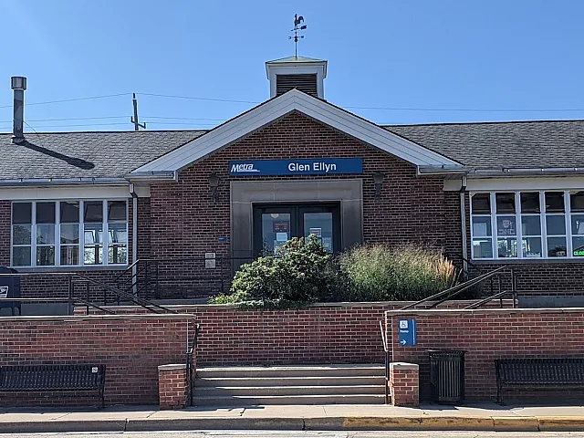 Glendale Heights Metra Station Exterior