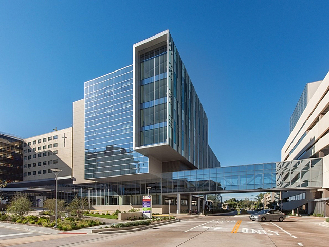Advocate Christ Medical Center Exterior