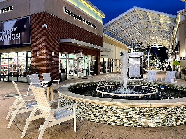 Tanger Outlets Fountain
